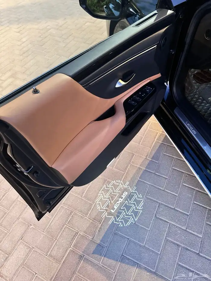 لكزس ES 350 2023 ممشى قليل بحالة الوكالة 94