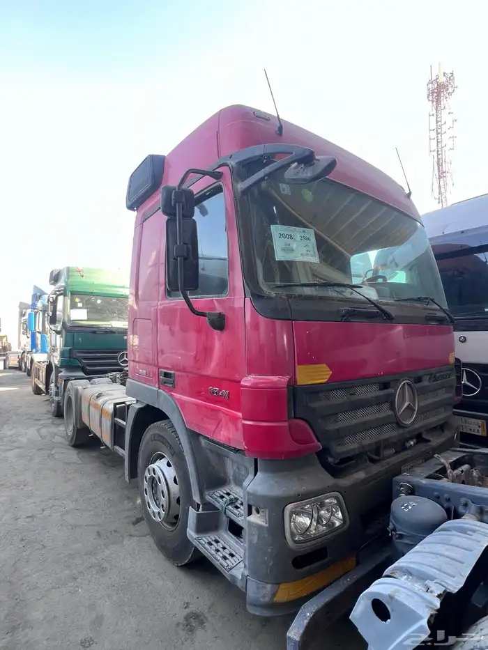 حراج معرض رائد للسيارات والشاحنات والمعدات كل يوم جمعة 34