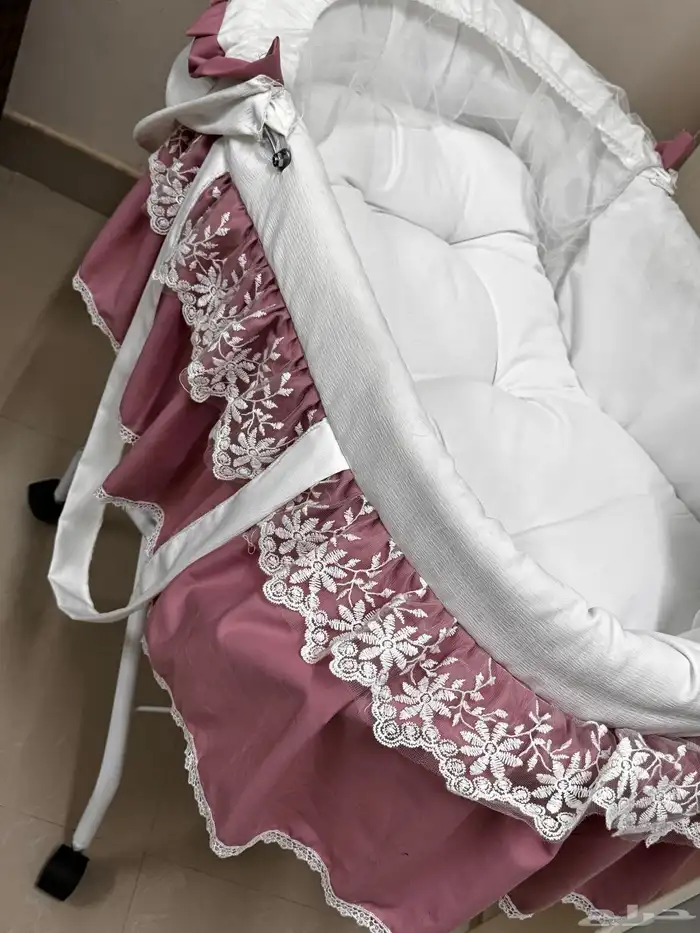 سرير اطفال 1