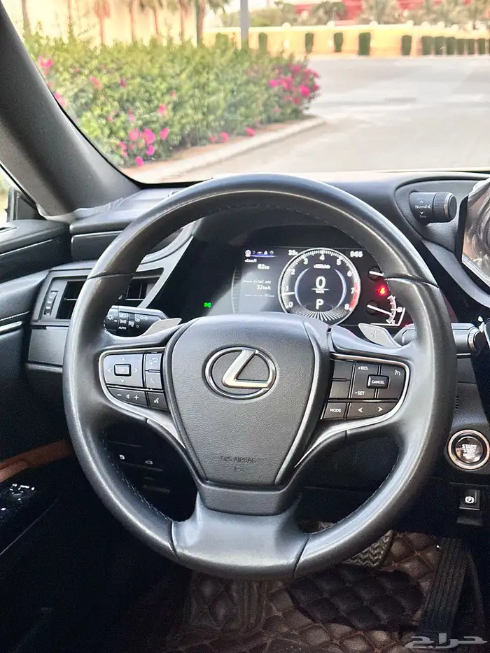 لكزس ES 350 2023 ممشى قليل بحالة الوكالة 44