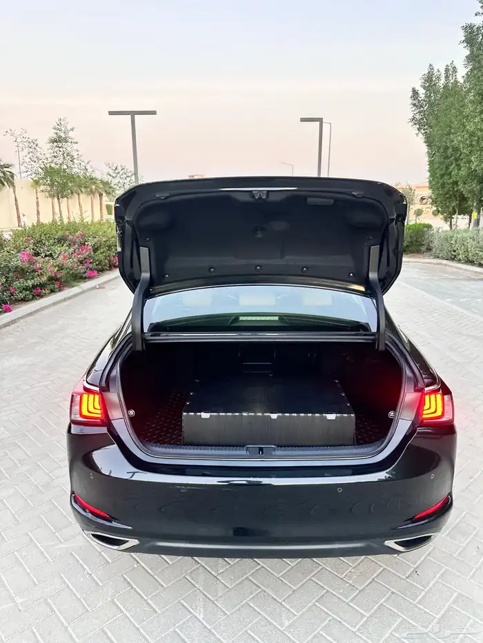 لكزس ES 350 2023 ممشى قليل بحالة الوكالة 63