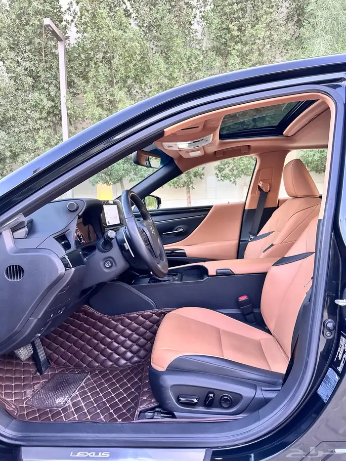 لكزس ES 350 2023 ممشى قليل بحالة الوكالة 13