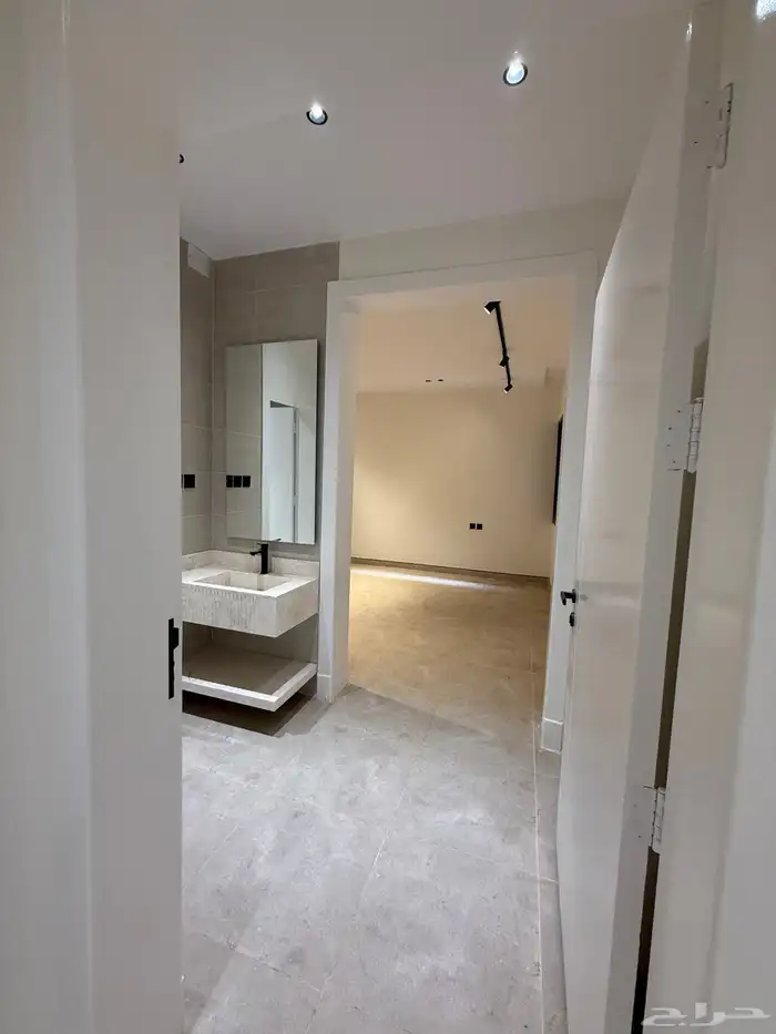 للبيع شقق ارضيه وعلويه بحى الضيافه خميس مشيط 24