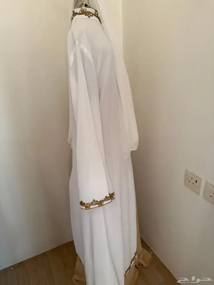 جلابيه والله جديده غير مستخدمه السبب المقاس 3
