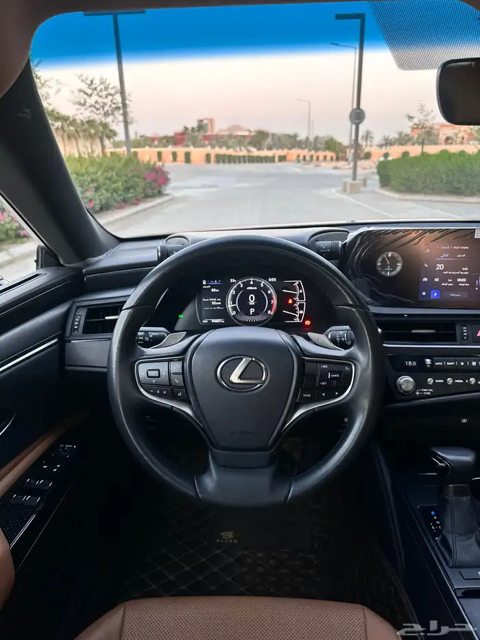 لكزس ES 350 2023 ممشى قليل بحالة الوكالة 45