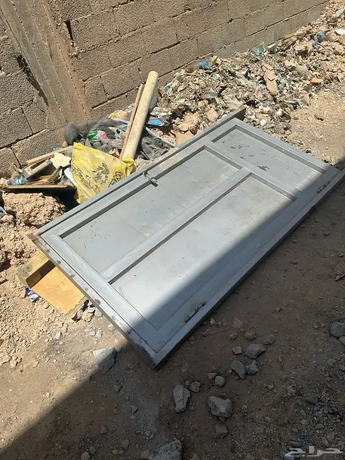 ابواب حديد ومضخة وصندوقين حديد 7