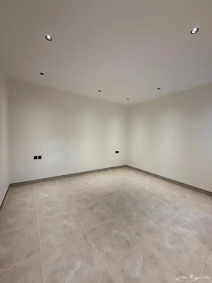 للبيع شقق ارضيه وعلويه بحى الضيافه خميس مشيط 31