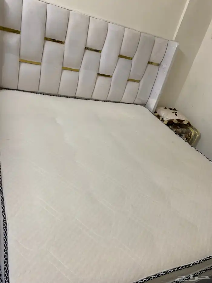 سرير نظيف مع مرتبه 3