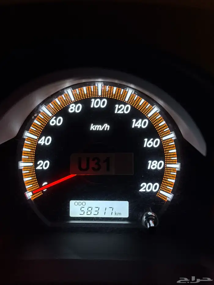 هايلوكس مخزن GLX فل كامل قير عادي سعودي 9