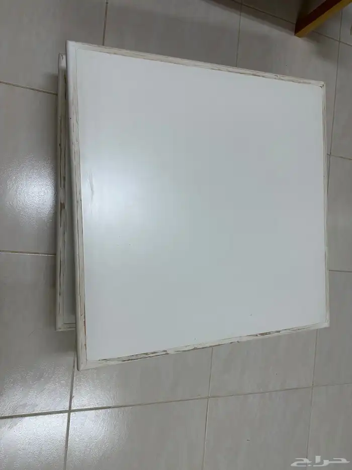 طاولات جلسه ارضيه للزوايا تقريبا مقاسها 65سم مربعه 1