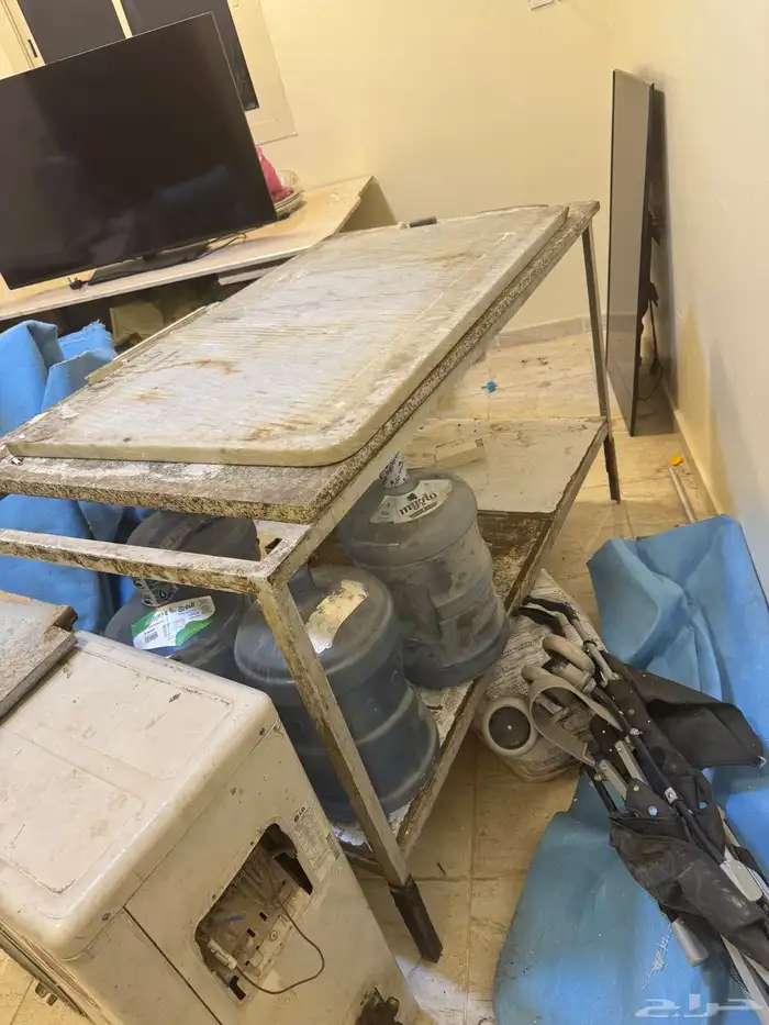 حلويات وعدة حلويات ومكيف للبيع وفريزرات 0