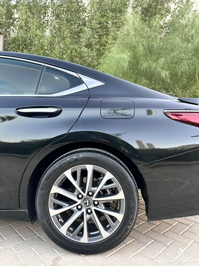 لكزس ES 350 2023 ممشى قليل بحالة الوكالة 79