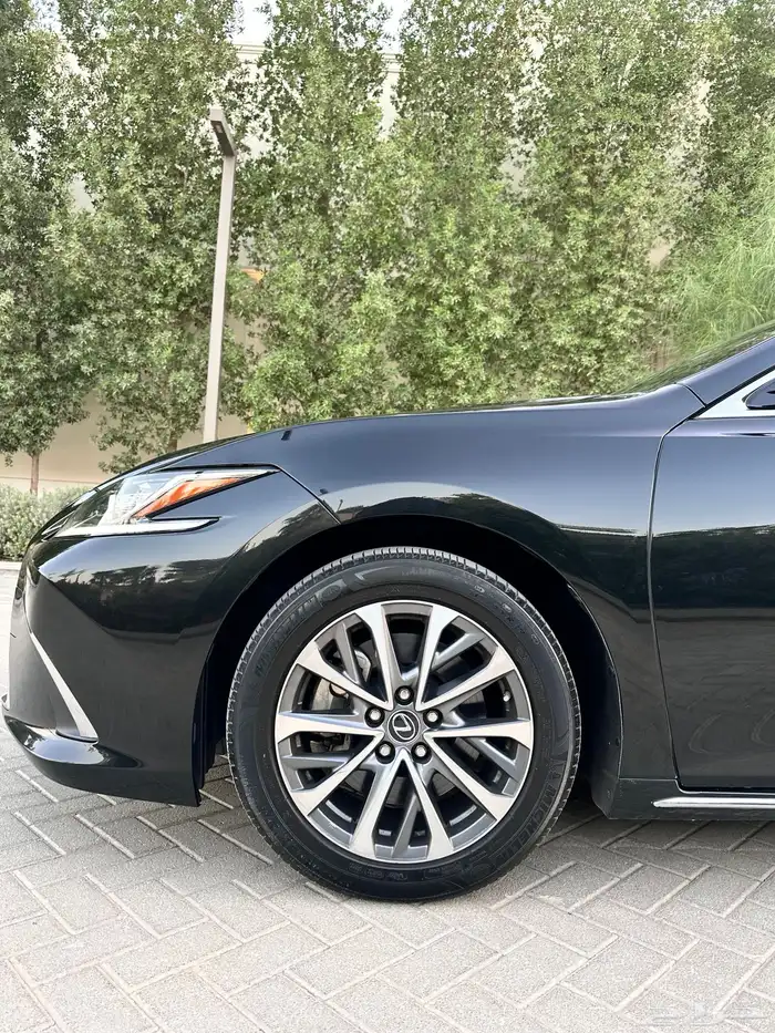 لكزس ES 350 2023 ممشى قليل بحالة الوكالة 78