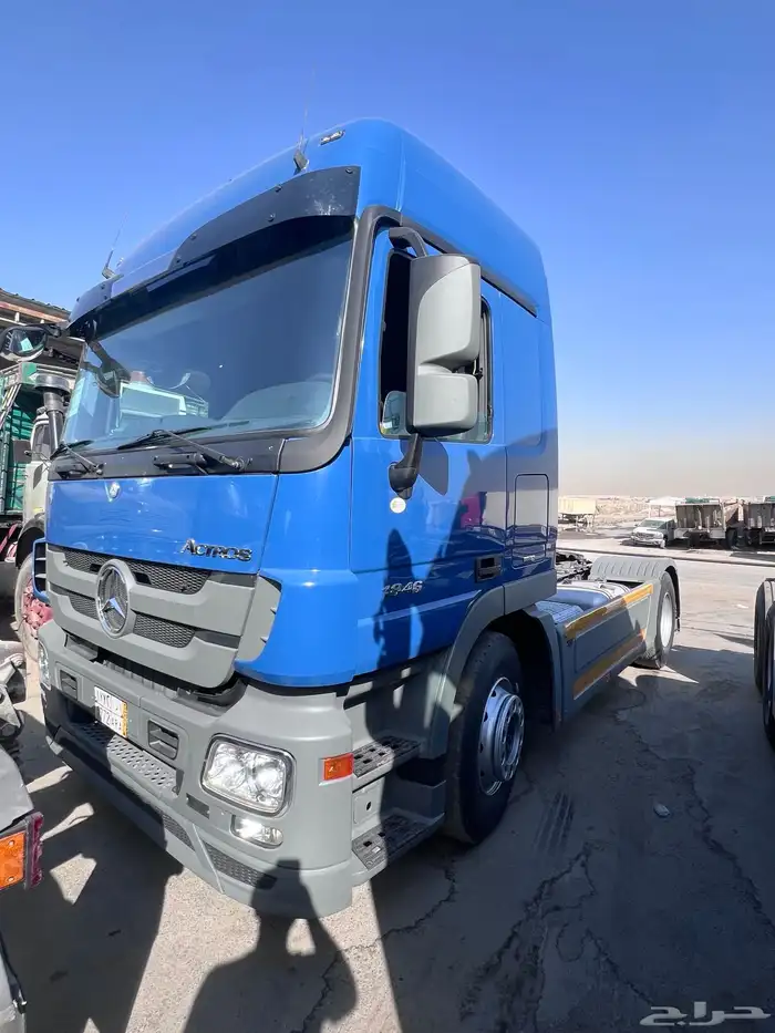 حراج معرض رائد للسيارات والشاحنات والمعدات كل يوم جمعة 17
