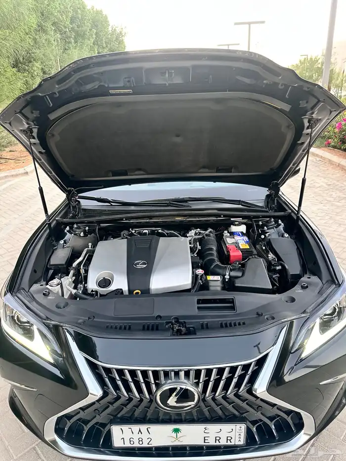 لكزس ES 350 2023 ممشى قليل بحالة الوكالة 83