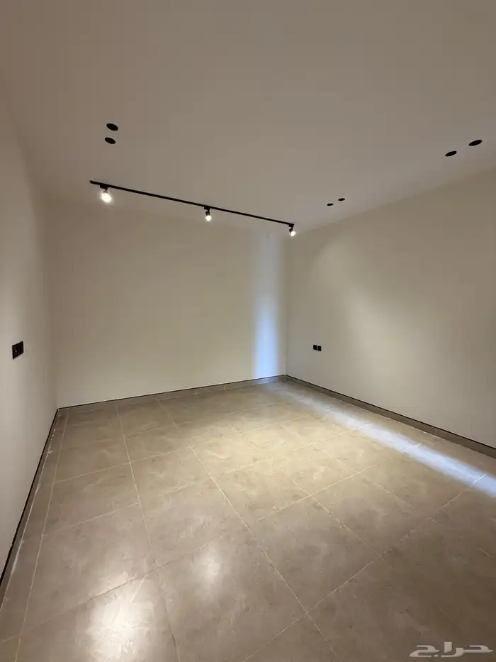 للبيع شقق ارضيه وعلويه بحى الضيافه خميس مشيط 25