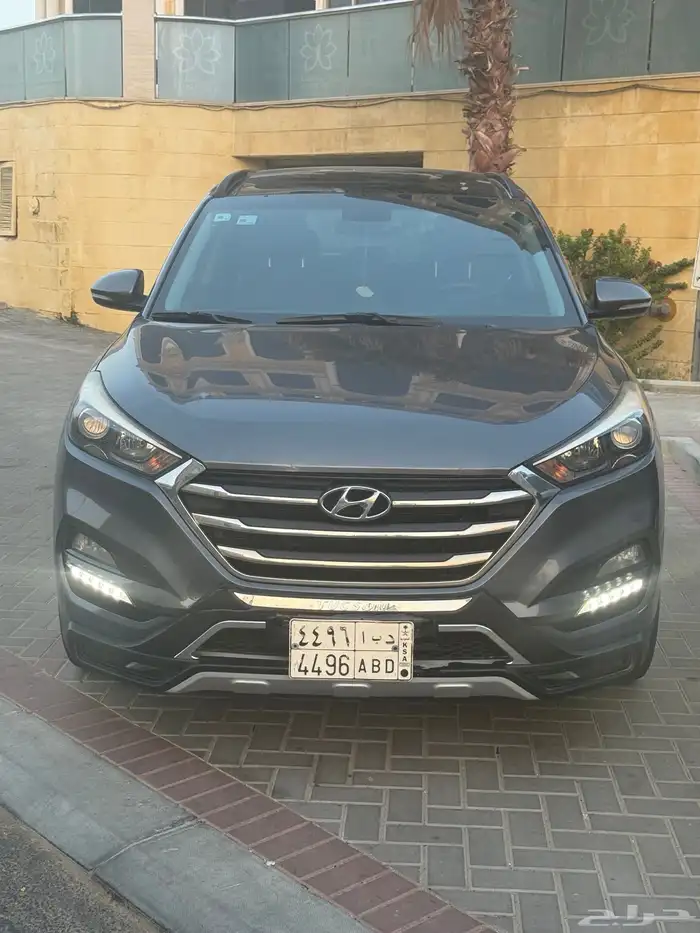 هونداي توسان موديل2017 سعودي فل كامل داخل أحمر 0