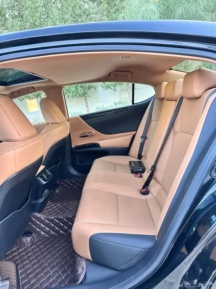 لكزس ES 350 2023 ممشى قليل بحالة الوكالة 32