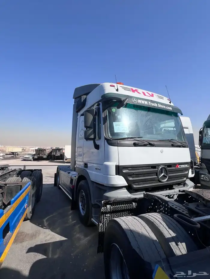 حراج معرض رائد للسيارات والشاحنات والمعدات كل يوم جمعة 38