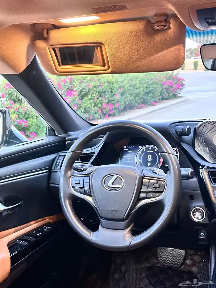 لكزس ES 350 2023 ممشى قليل بحالة الوكالة 54