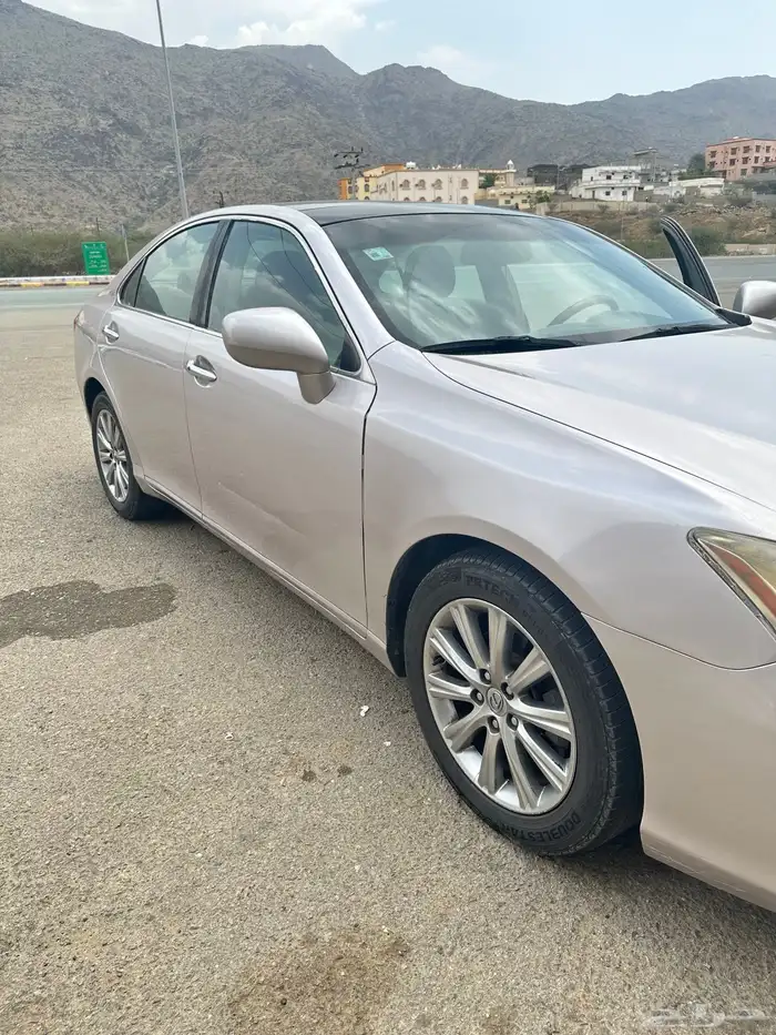 للبيع لكزس ES350 مع لوحة مميزة 19
