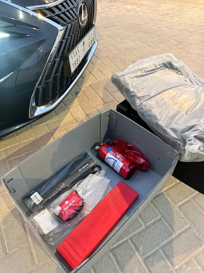 لكزس ES 350 2023 ممشى قليل بحالة الوكالة 75