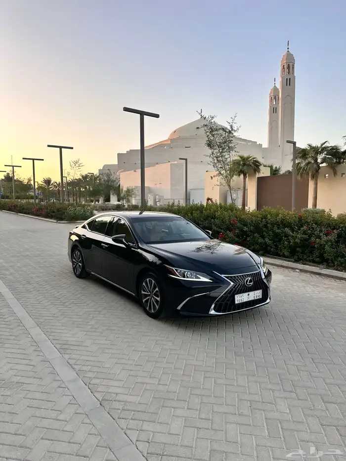 لكزس ES 350 2023 ممشى قليل بحالة الوكالة 2