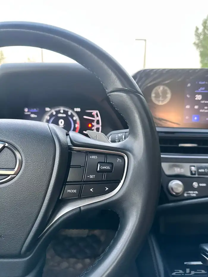 لكزس ES 350 2023 ممشى قليل بحالة الوكالة 47