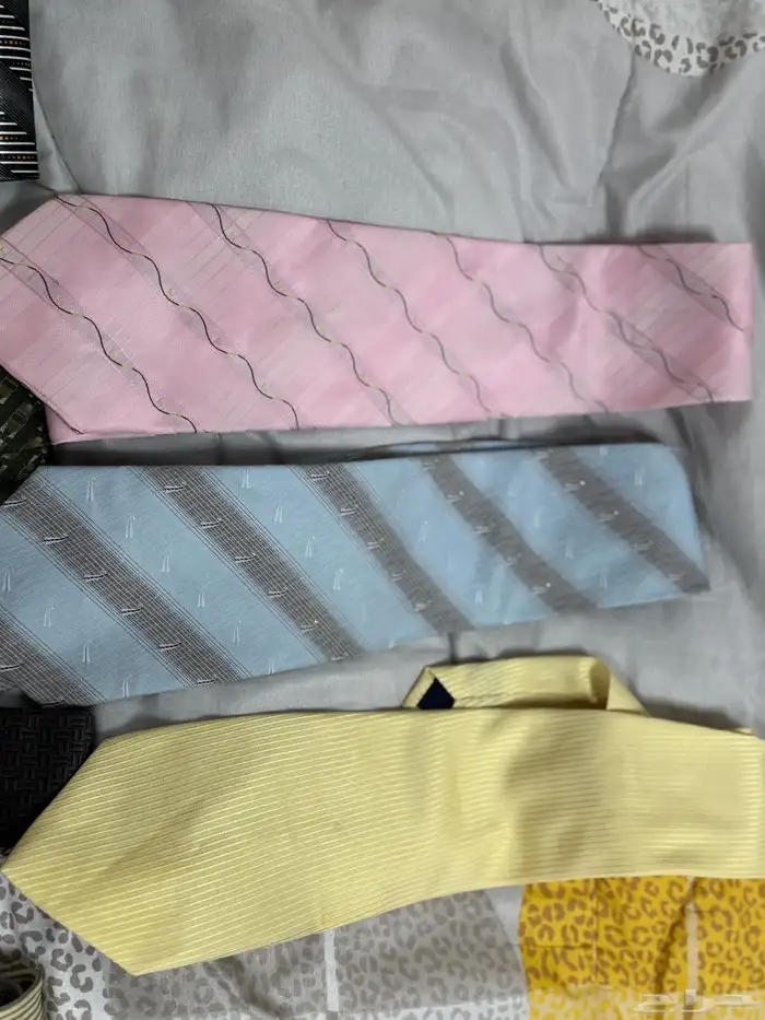 مجموعة كرافتات رجالي ربطات عنق) ماركات عالميه بحالة ممتازه 1