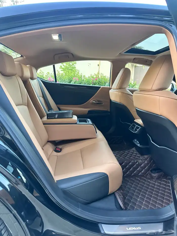 لكزس ES 350 2023 ممشى قليل بحالة الوكالة 26