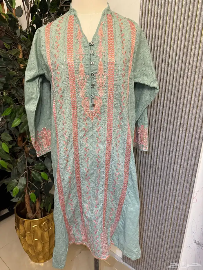 مجموعة فساتين ماركات منوعة 36