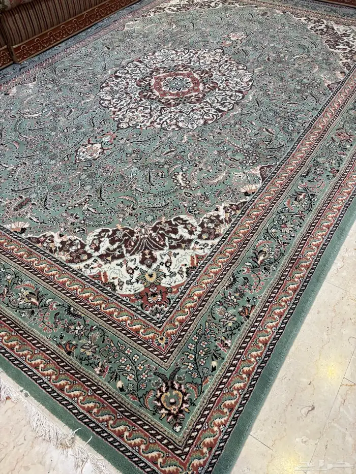 كنب متواصل   2 ستاير   زوليه كبيره   كرسي دوار   2 لوحات جد 2