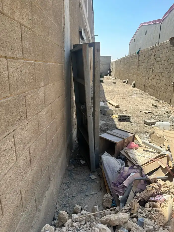 ابواب حديد ومضخة وصندوقين حديد 8