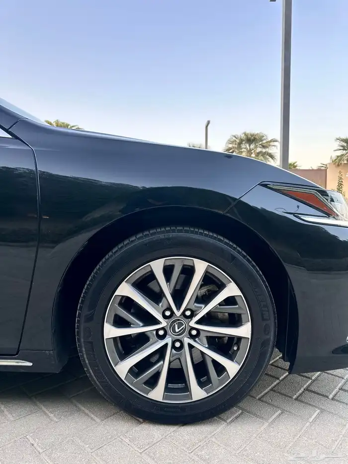 لكزس ES 350 2023 ممشى قليل بحالة الوكالة 82