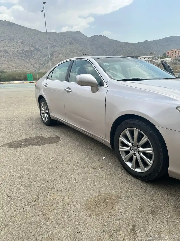 للبيع لكزس ES350 مع لوحة مميزة 18