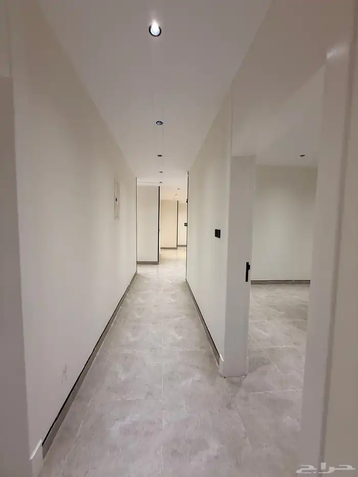 للبيع شقق ارضيه وعلويه بحى الضيافه خميس مشيط 32