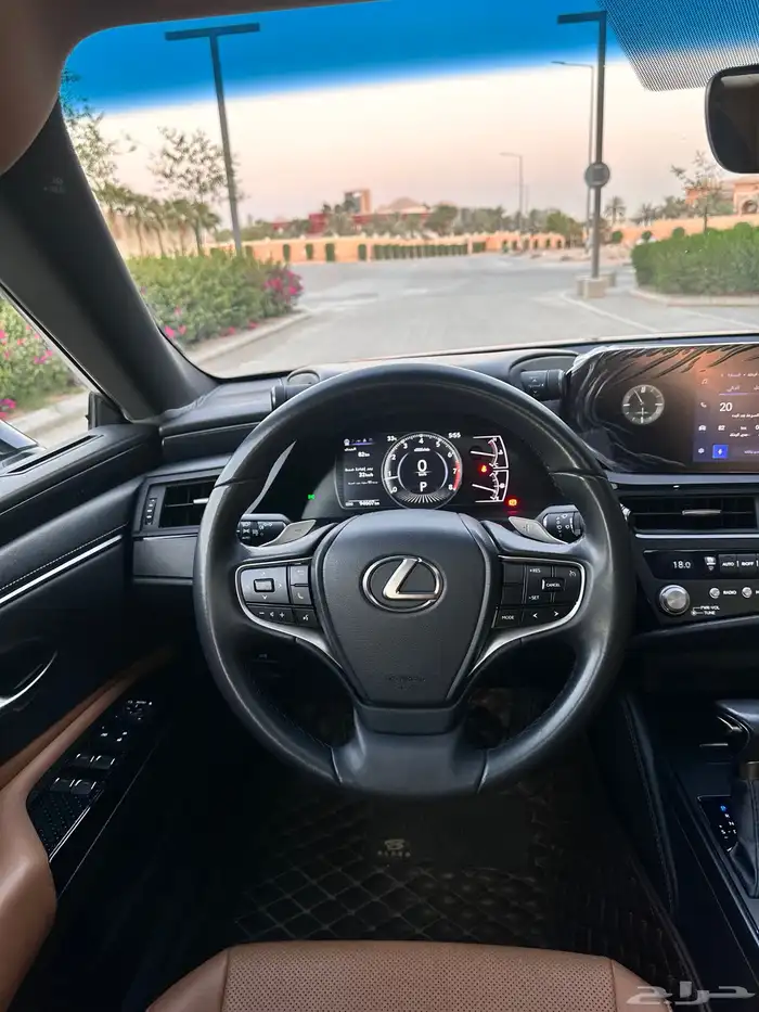لكزس ES 350 2023 ممشى قليل بحالة الوكالة 46
