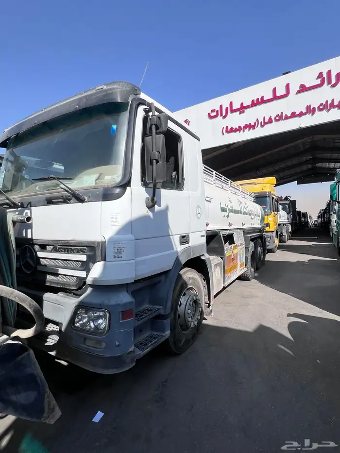 حراج معرض رائد للسيارات والشاحنات والمعدات كل يوم جمعة 22