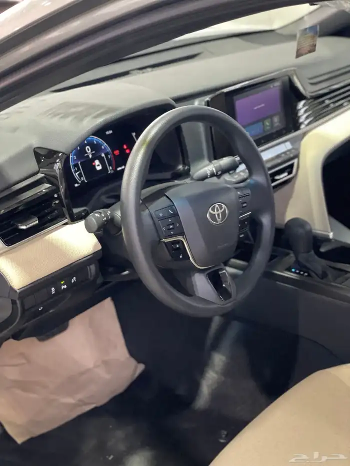 تويوتا كامري E بنزين 2025 جديد 7