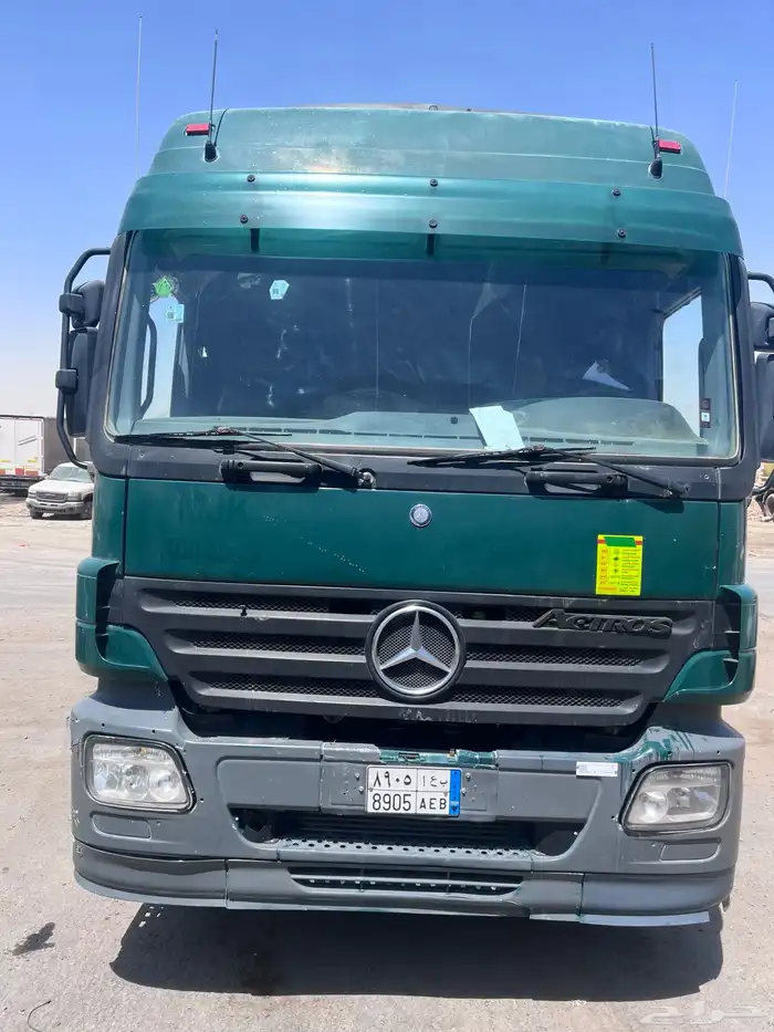 حراج معرض رائد للسيارات والشاحنات والمعدات كل يوم جمعة 6
