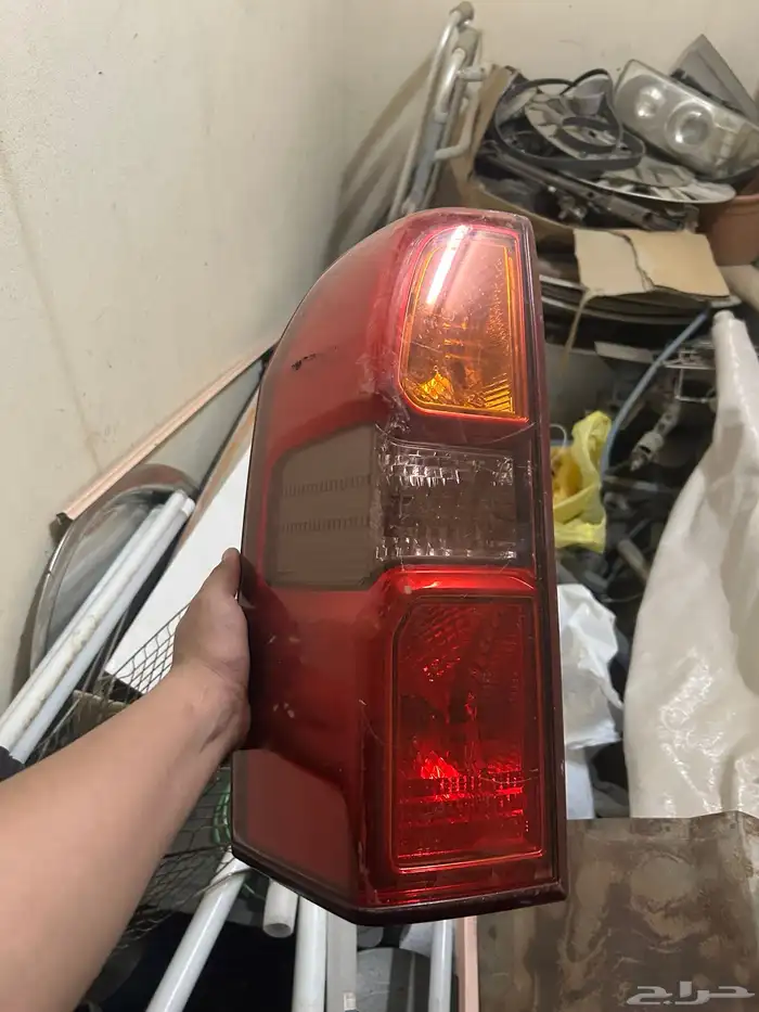 مروحة فورد و لمبات و اخري 9