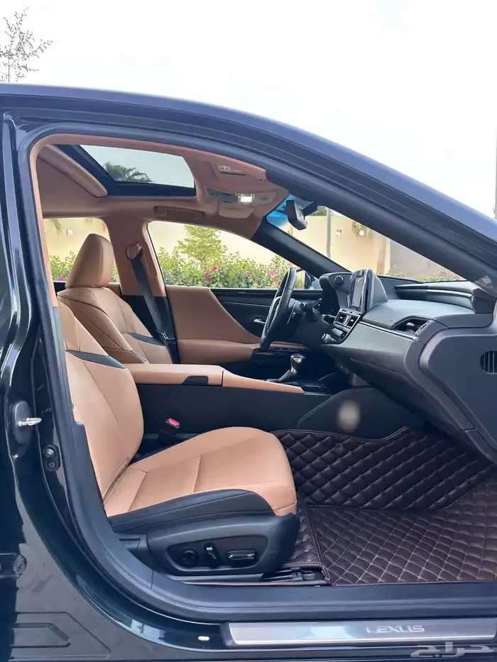 لكزس ES 350 2023 ممشى قليل بحالة الوكالة 20