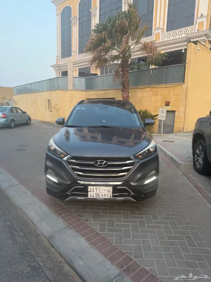 هونداي توسان موديل2017 سعودي فل كامل داخل أحمر 6