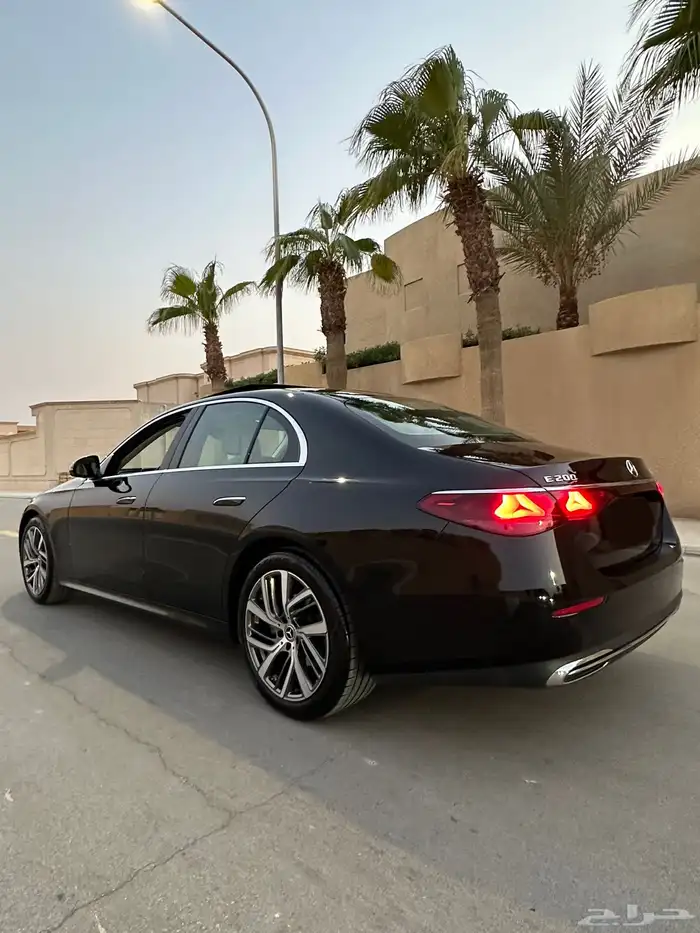 مرسيدس E200 بحاله الوكاله داخل ابيض 2024 39