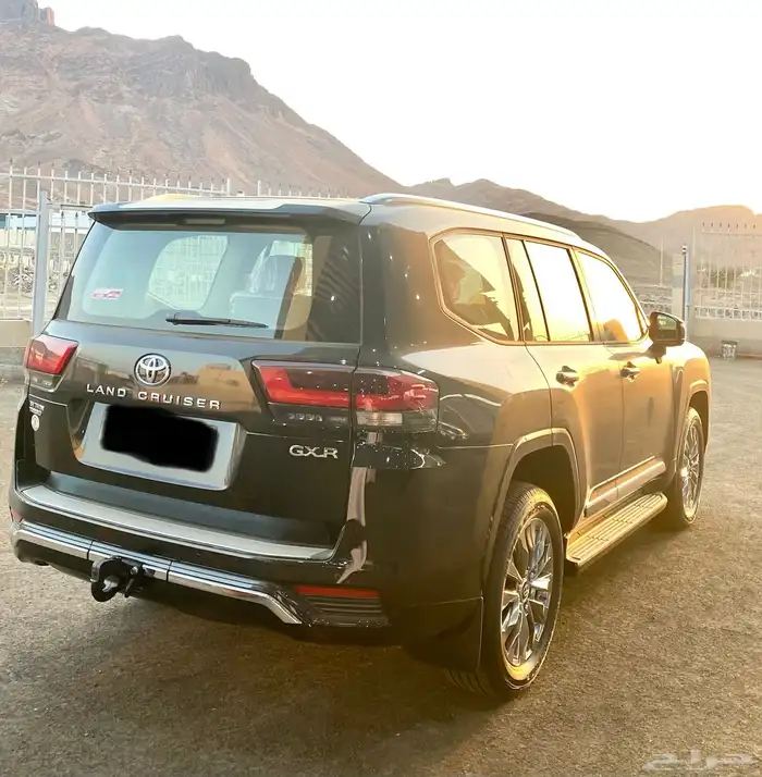 لاندكروزر 2024 GXRL4 ديزل عداد 100 كيلو فقط 4
