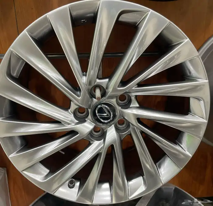 طقم جنوط لكزس ES350 مقاس 18 ( لون الوكاله ) 1