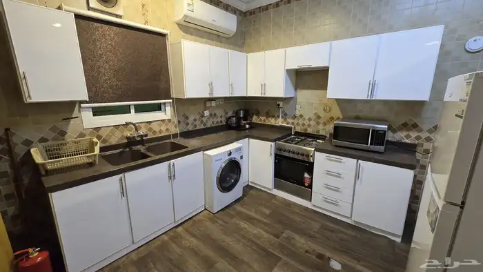 شقه فاخره بحي العارض للايجار الشهري دور ارضي 9