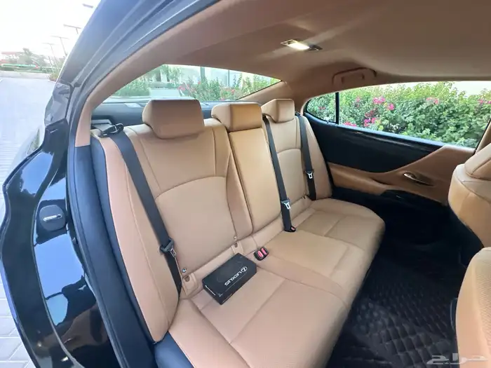 لكزس ES 350 2023 ممشى قليل بحالة الوكالة 29