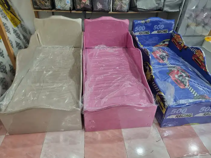 سرير أطفال صغير في غرفة نوم أطفال تفصيل 19