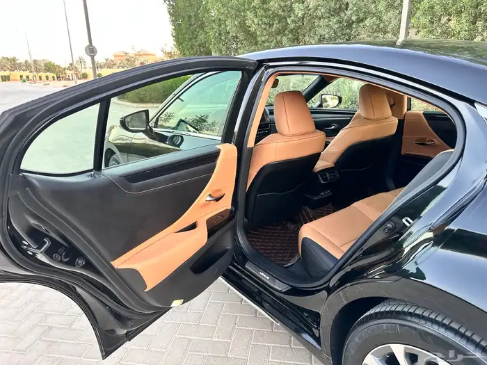 لكزس ES 350 2023 ممشى قليل بحالة الوكالة 30